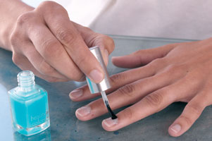 Natürliche Maniküre und Nagelmodellage Natürliche Maniküre und Nagelmodellage